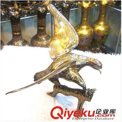 巴基斯坦銅雕工藝品 大鵬展翅樹杈鷹的匠心與美學